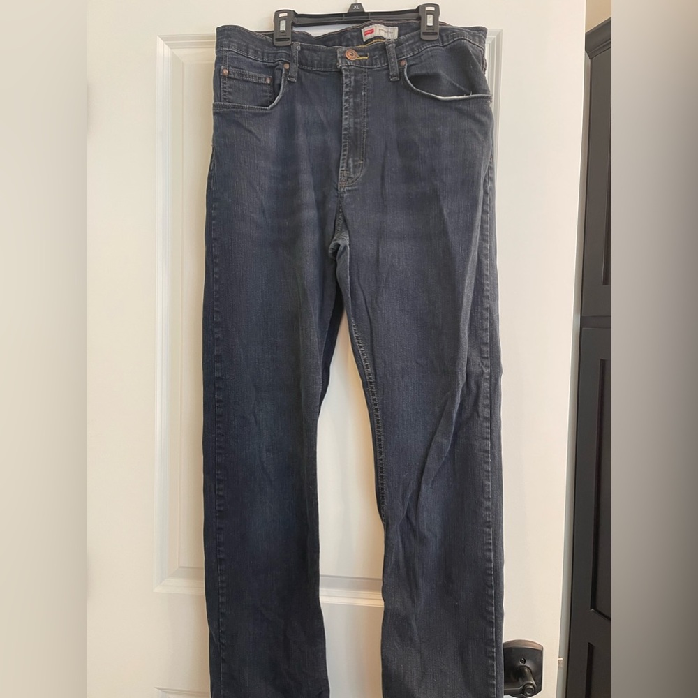 Men’s straight fit Wrangler Jeans